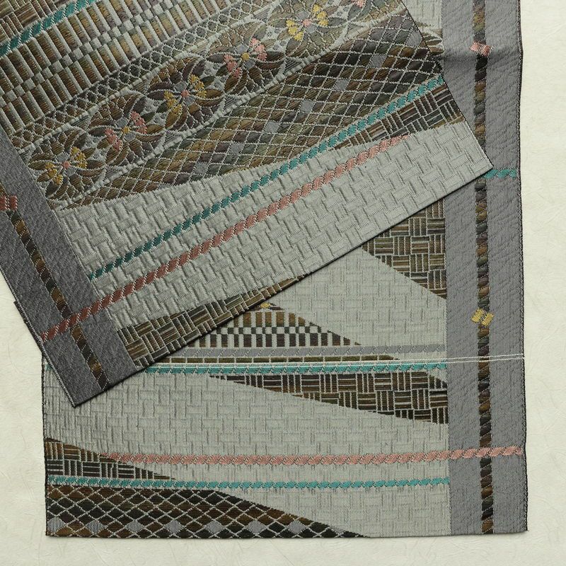 名古屋帯 六通柄 美品 正絹 幾何学柄・抽象柄 通し仕立て なごや帯 リサイクル帯 帯 未使用品 多色使い_画像14