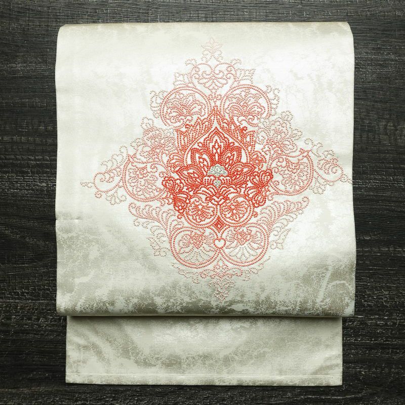 名古屋帯 太鼓柄 良品 しつけ糸付き 相良刺繍 正絹 幾何学柄・抽象柄 名古屋仕立て なごや帯 リサイクル帯 帯 刺繍 白_画像1