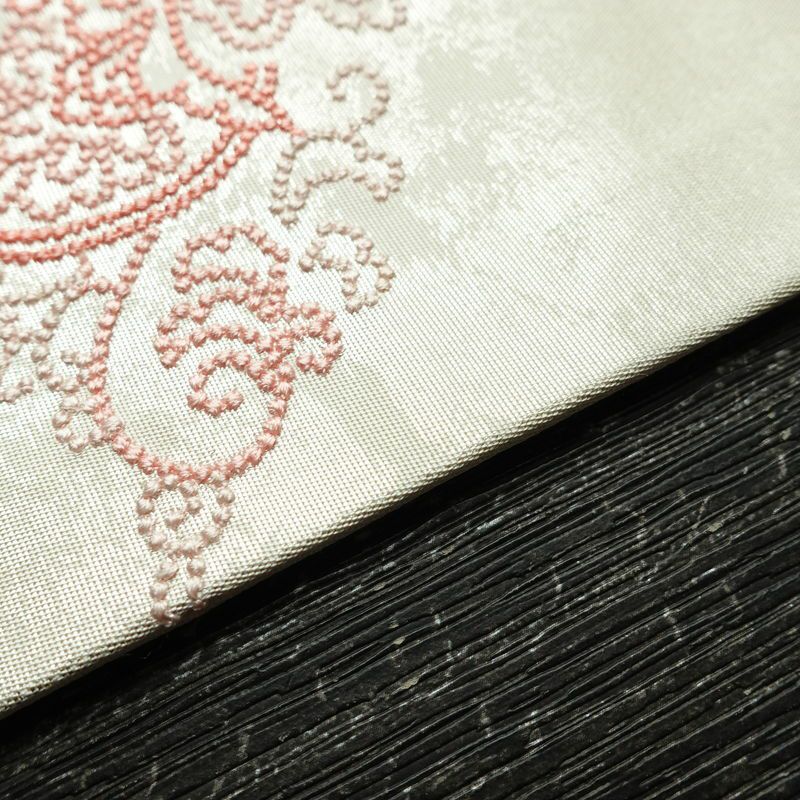 名古屋帯 太鼓柄 良品 しつけ糸付き 相良刺繍 正絹 幾何学柄・抽象柄 名古屋仕立て なごや帯 リサイクル帯 帯 刺繍 白_画像13