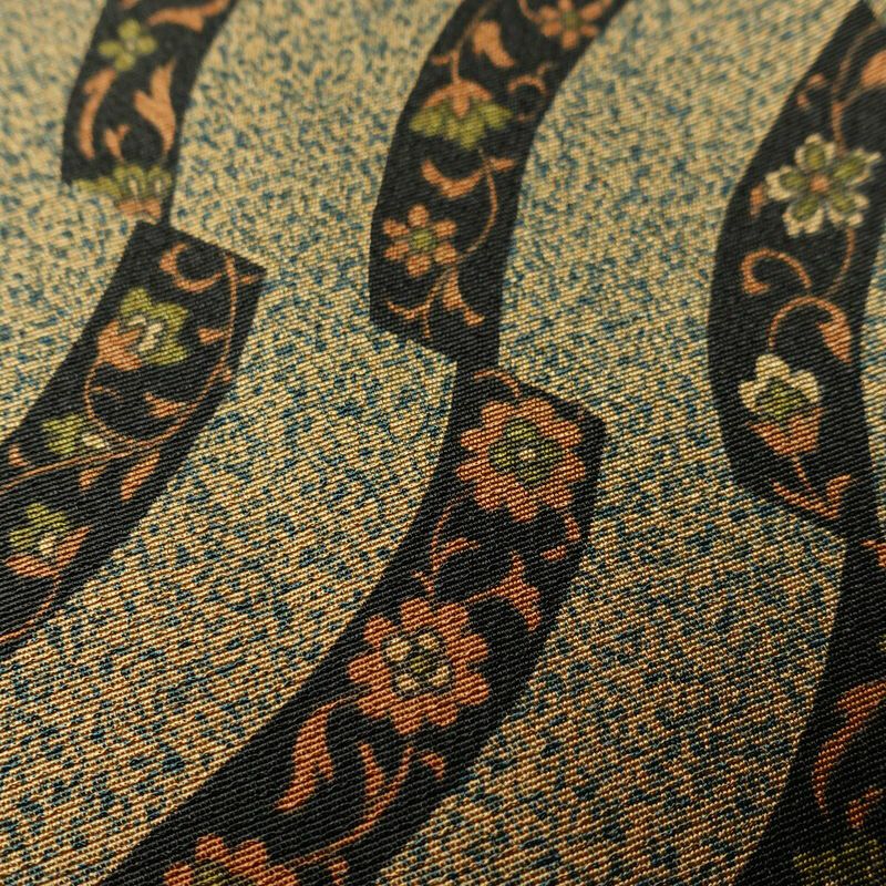 小紋 良品 しつけ糸付き 正絹 幾何学柄・抽象柄 袷仕立て 身丈166.5cm 裄丈67cm リサイクル着物 着物 未使用品 茶_画像8