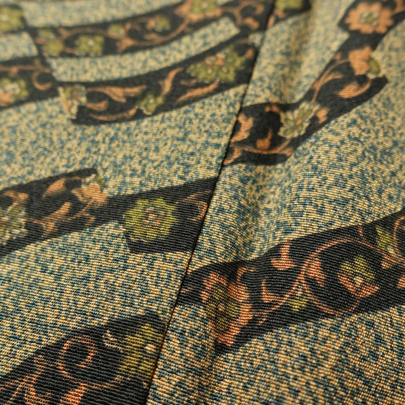 小紋 良品 しつけ糸付き 正絹 幾何学柄・抽象柄 袷仕立て 身丈166.5cm 裄丈67cm リサイクル着物 着物 未使用品 茶_画像11