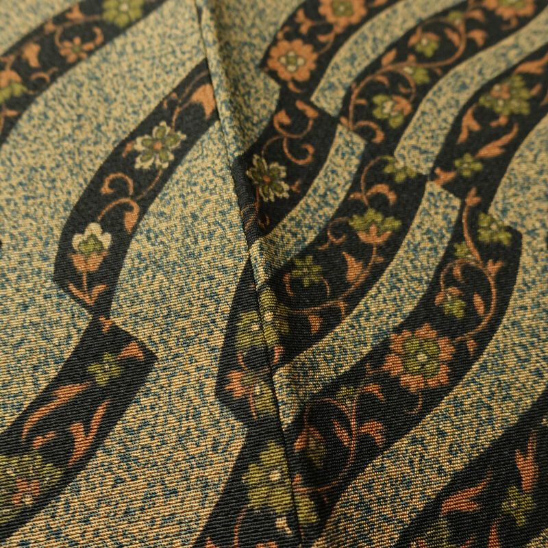 小紋 良品 しつけ糸付き 正絹 幾何学柄・抽象柄 袷仕立て 身丈166.5cm 裄丈67cm リサイクル着物 着物 未使用品 茶_画像12