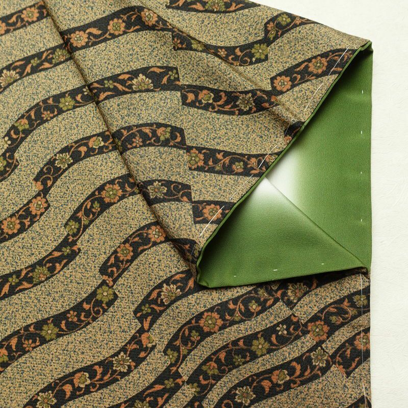 小紋 良品 しつけ糸付き 正絹 幾何学柄・抽象柄 袷仕立て 身丈166.5cm 裄丈67cm リサイクル着物 着物 未使用品 茶_画像15