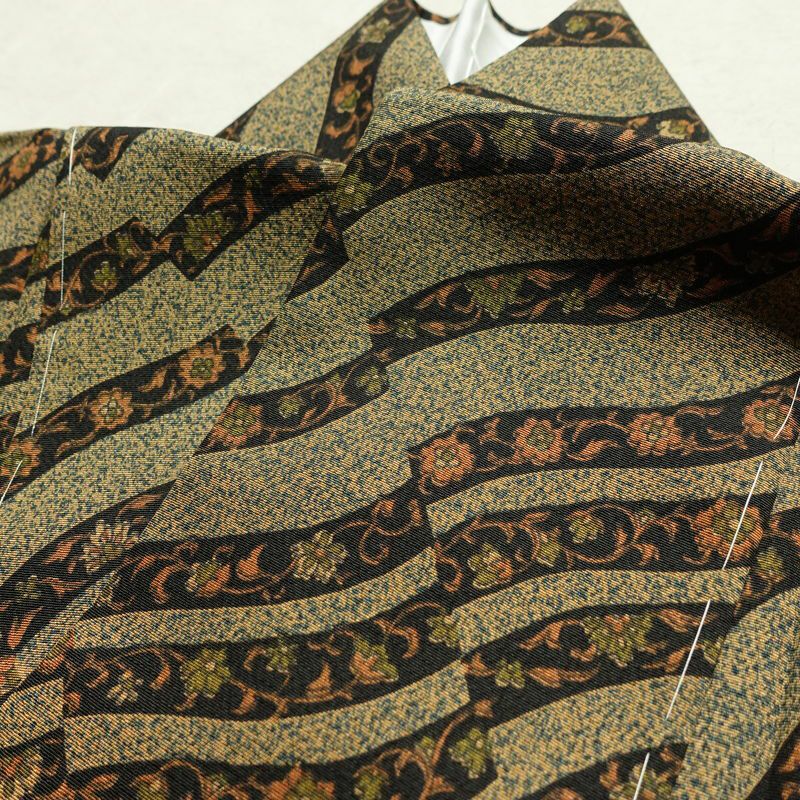 小紋 良品 しつけ糸付き 正絹 幾何学柄・抽象柄 袷仕立て 身丈166.5cm 裄丈67cm リサイクル着物 着物 未使用品 茶_画像18