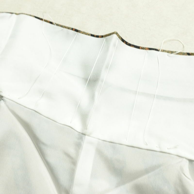 小紋 良品 しつけ糸付き 正絹 幾何学柄・抽象柄 袷仕立て 身丈166.5cm 裄丈67cm リサイクル着物 着物 未使用品 茶_画像20