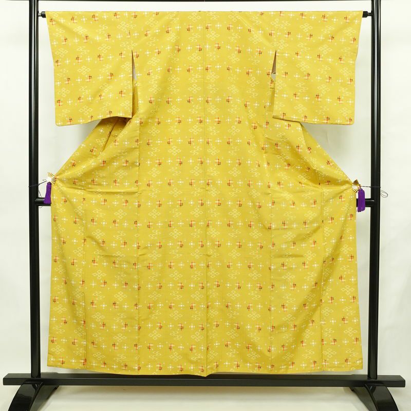 紬 良品 正絹 古典柄 袷仕立て 身丈155.5cm 裄丈63.5cm リサイクル着物 着物 モダン 黄・黄土色