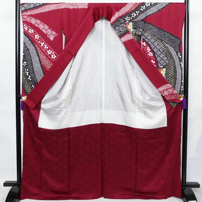 振袖 金駒刺繍 絞り 正絹 古典柄 袷仕立て 身丈168.5cm 裄丈68cm リサイクル着物 着物 刺繍 箔 成人式 二十歳 二十歳の集い フォーマル 赤紫 紫・藤色_画像3