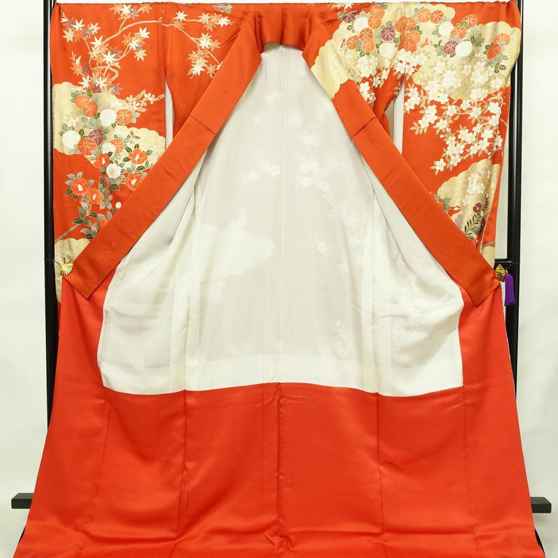 振袖 良品 金駒刺繍 トールサイズ 正絹 花柄 袷仕立て 身丈178.5cm 裄丈71.5cm リサイクル着物 着物 箔 成人式 二十歳 二十歳の集い フォーマル 紅葉 松 菊 桜 橙_画像3