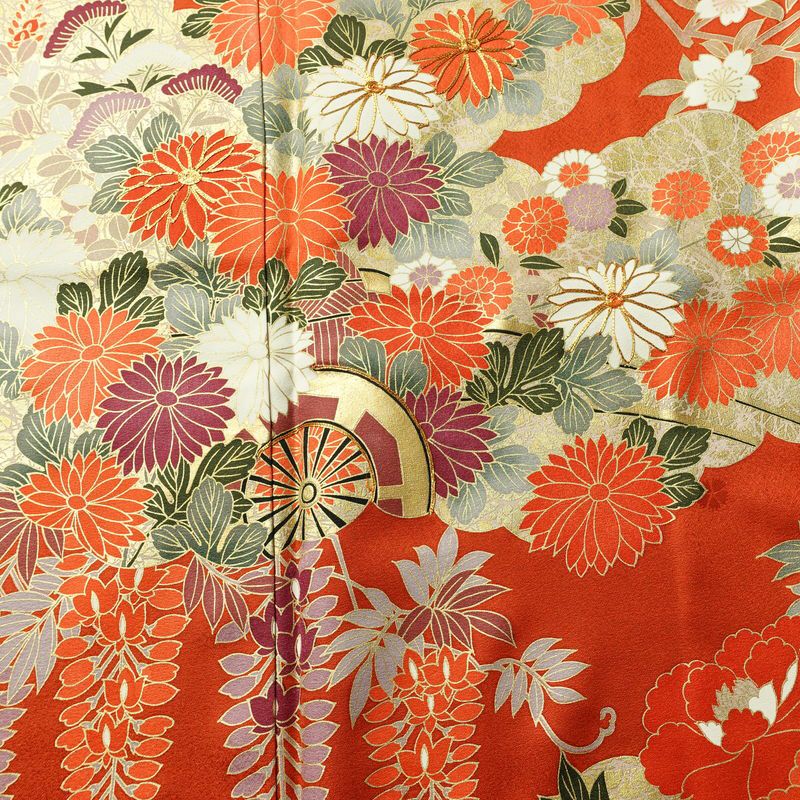 振袖 良品 金駒刺繍 トールサイズ 正絹 花柄 袷仕立て 身丈178.5cm 裄丈71.5cm リサイクル着物 着物 箔 成人式 二十歳 二十歳の集い フォーマル 紅葉 松 菊 桜 橙_画像6