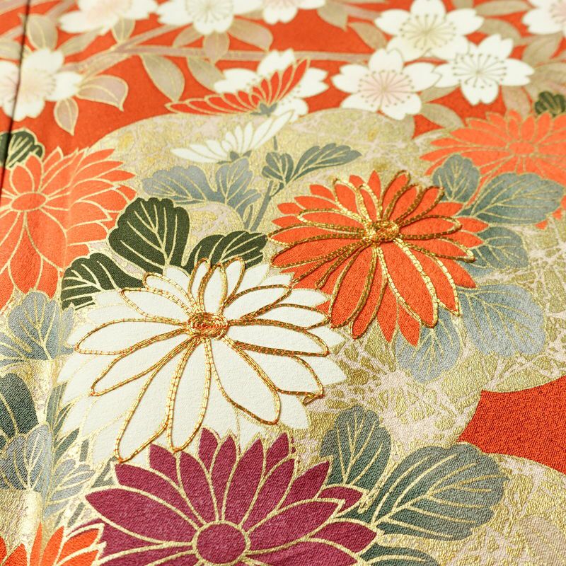 振袖 良品 金駒刺繍 トールサイズ 正絹 花柄 袷仕立て 身丈178.5cm 裄丈71.5cm リサイクル着物 着物 箔 成人式 二十歳 二十歳の集い フォーマル 紅葉 松 菊 桜 橙_画像8