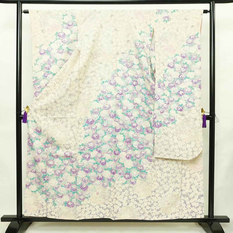 振袖 縮緬 正絹 花柄 銀駒刺繍 袷仕立て 身丈157.5cm 裄丈63cm リサイクル着物 着物 銀彩 成人式 二十歳 二十歳の集い フォーマル 紫・藤色_画像1