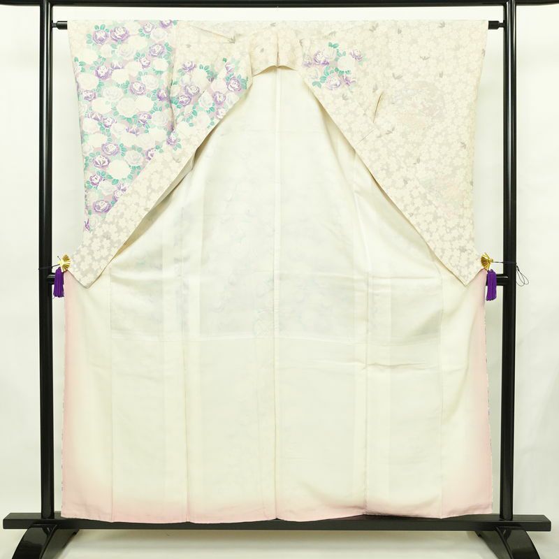 振袖 縮緬 正絹 花柄 銀駒刺繍 袷仕立て 身丈157.5cm 裄丈63cm リサイクル着物 着物 銀彩 成人式 二十歳 二十歳の集い フォーマル 紫・藤色_画像3