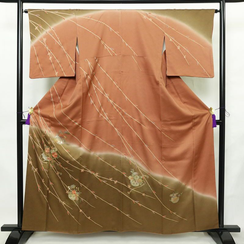 訪問着 良品 綸子 正絹 古典柄 袷仕立て 身丈159cm 裄丈64cm リサイクル着物 着物 刺繍 箔 金彩 入学式 卒業式 七五三 お宮参り フォーマル 菊 茶_画像1
