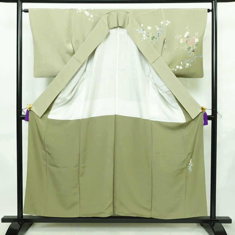 訪問着 良品 落款入り 縮緬 正絹 花柄 袷仕立て 身丈155cm 裄丈63.5cm リサイクル着物 着物 入学式 卒業式 七五三 パーティー お宮参り フォーマル 上品 緑・うぐいす色_画像3