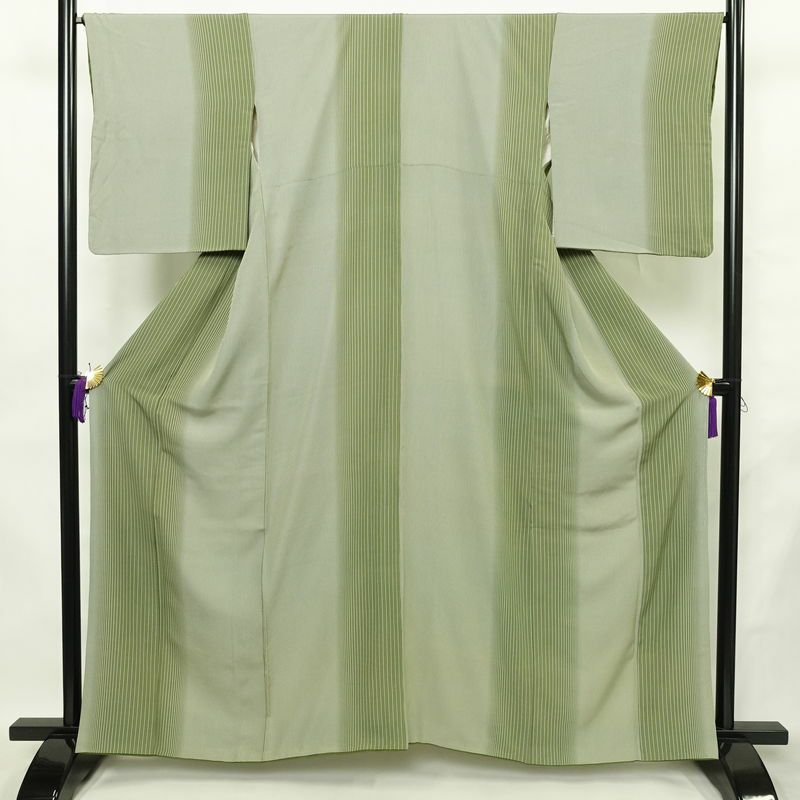 小紋 正絹 縞柄・線柄 袷仕立て 身丈160cm 裄丈67cm リサイクル着物 着物 モダン 緑・うぐいす色