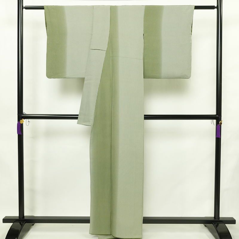 小紋 正絹 縞柄・線柄 袷仕立て 身丈160cm 裄丈67cm リサイクル着物 着物 モダン 緑・うぐいす色_画像2