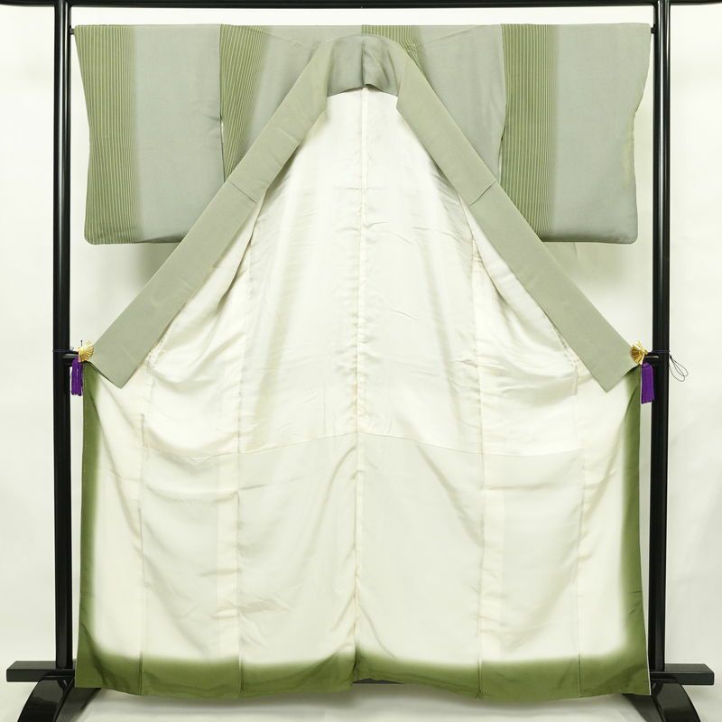 小紋 正絹 縞柄・線柄 袷仕立て 身丈160cm 裄丈67cm リサイクル着物 着物 モダン 緑・うぐいす色_画像3