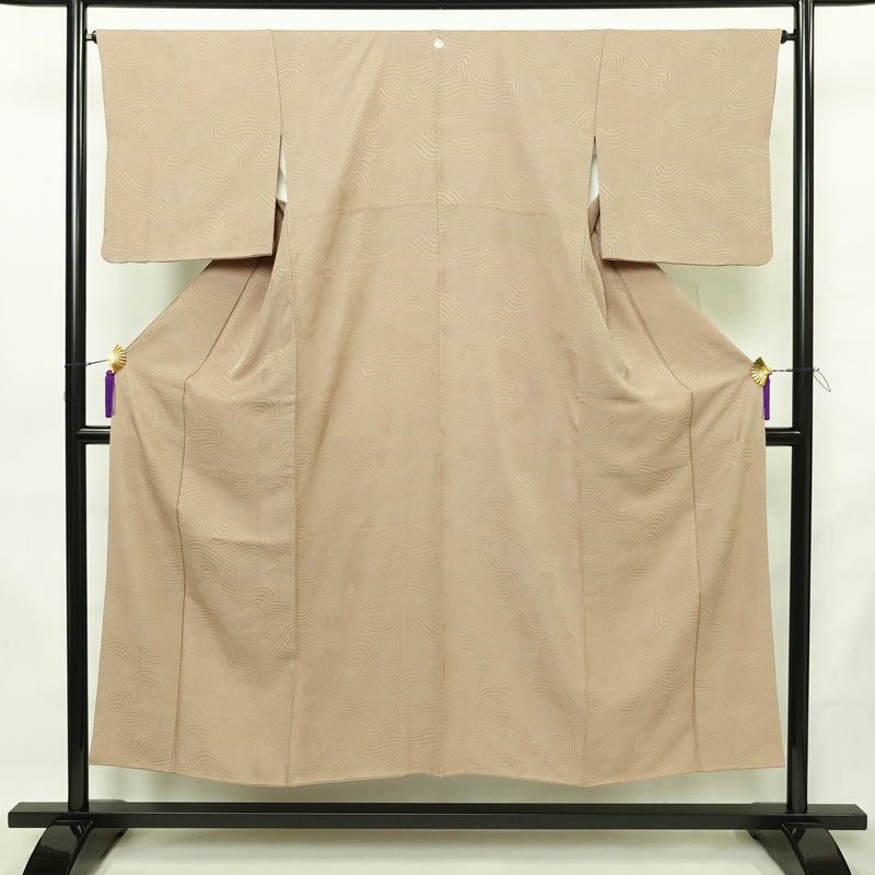 色無地 良品 一つ紋付き 正絹 流水・波柄 袷仕立て 身丈149.5cm 裄丈65cm リサイクル着物 着物 お茶会 七五三 お宮参り フォーマル ベージュ