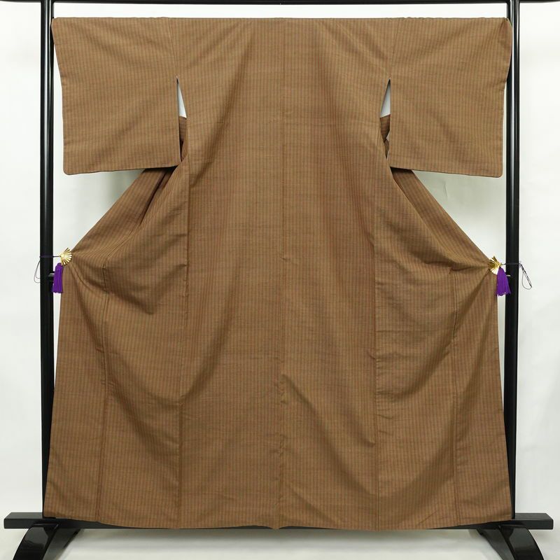 紬 良品 正絹 縞柄・線柄 袷仕立て 身丈160cm 裄丈69cm リサイクル着物 着物 モダン カジュアル 茶