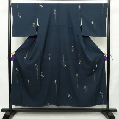 小紋 美品 しつけ糸付き 飛び柄 正絹 木の葉・植物柄 袷仕立て 身丈151cm 裄丈67.5cm リサイクル着物 着物 シンプル 青・紺