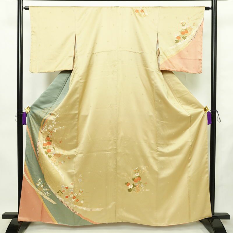 訪問着 美品 しつけ糸付き 綸子 正絹 木の葉・植物柄 袷仕立て 身丈162cm 裄丈63cm リサイクル着物 着物 刺繍 箔 金彩 入学式 卒業式 七五三 お宮参り フォーマル 菊 黄・黄土色