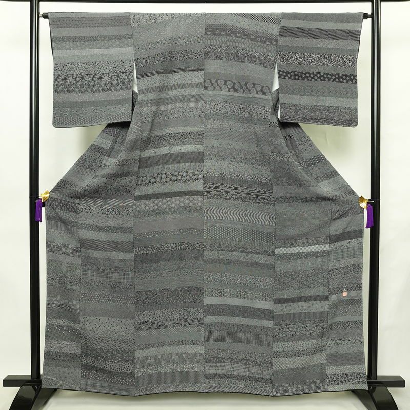 小紋 斉藤三才 落款入り しつけ糸付き 一つ紋付き 縮緬 正絹 その他の