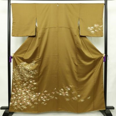 付け下げ 良品 しつけ糸付き 綸子 一つ紋付き 正絹 花柄 袷仕立て 身丈162cm 裄丈66.5cm リサイクル着物 着物 金彩 入学式 卒業式 七五三 お宮参り フォーマル 黄・黄土色