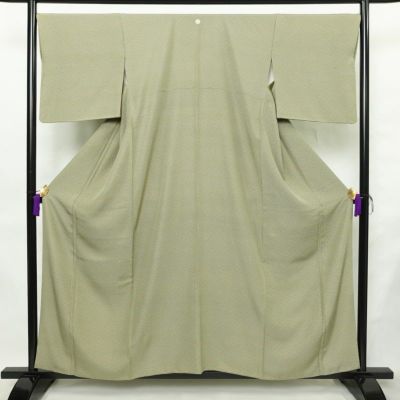 小紋 縮緬 一つ紋付き 正絹 木の葉・植物柄 袷仕立て 身丈157.5cm 裄丈67.5cm リサイクル着物 着物 共八掛 緑・うぐいす色