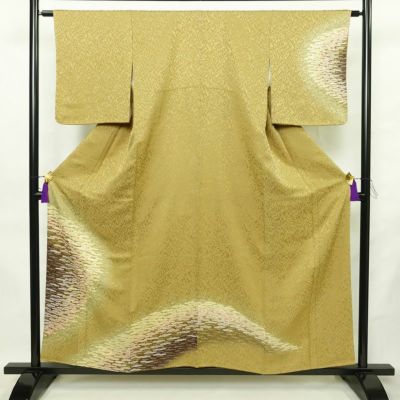 付け下げ 良品 しつけ糸付き 絞り 一つ紋付き 正絹 幾何学柄・抽象柄 袷仕立て 身丈156cm 裄丈62.5cm リサイクル着物 着物 入学式 卒業式 七五三 お宮参り フォーマル モダン 黄・黄土色