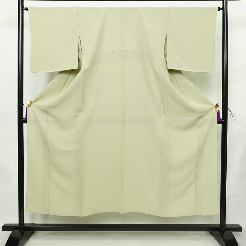 単衣 色無地 良品 しつけ糸付き 縮緬 一つ紋付き 正絹 無地 袷仕立て 身丈150cm 裄丈64.5cm リサイクル着物 着物 お茶会 フォーマル 緑・うぐいす色